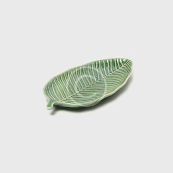 Leaf-shaped dish